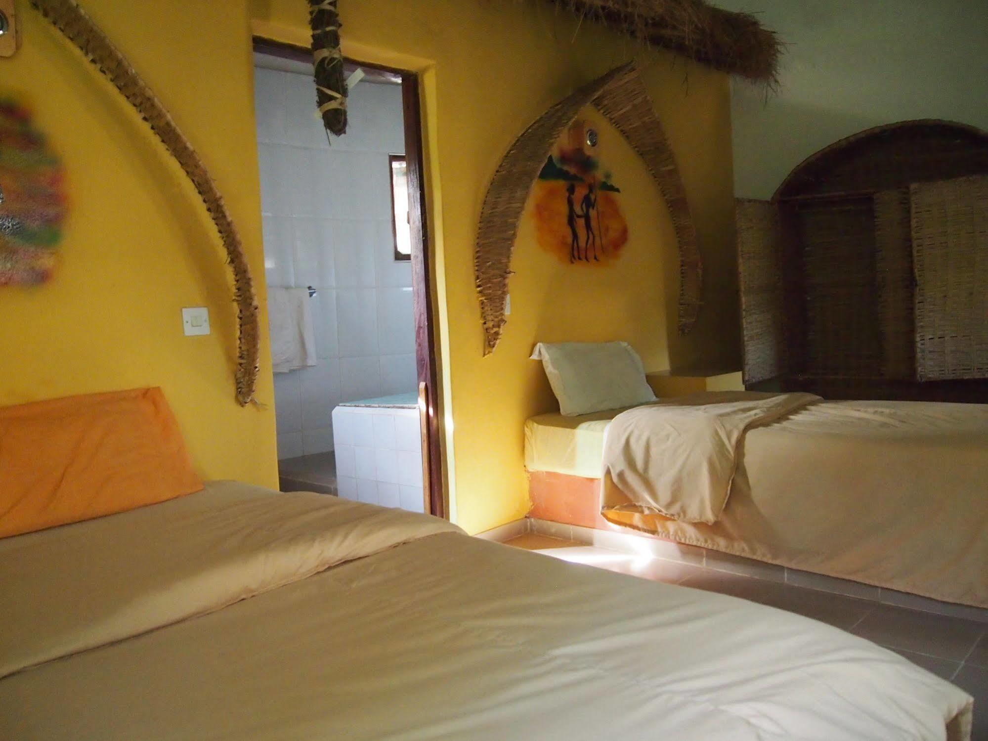 Footsteps Eco-Lodge Gunjur Ngoại thất bức ảnh